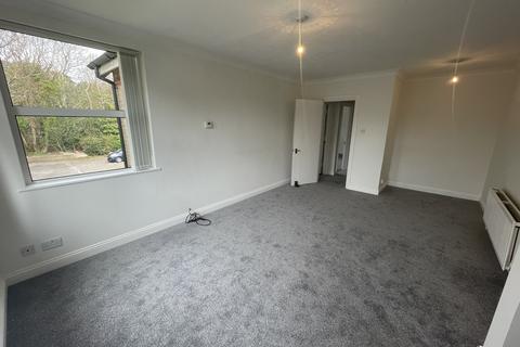 2 bedroom flat to rent, Sandringham Road, Poole BH14