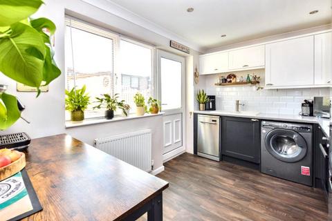 16 Chestnut Walk, Wakefield, WF2 0TX