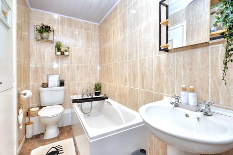 16 Chestnut Walk, Wakefield, WF2 0TX
