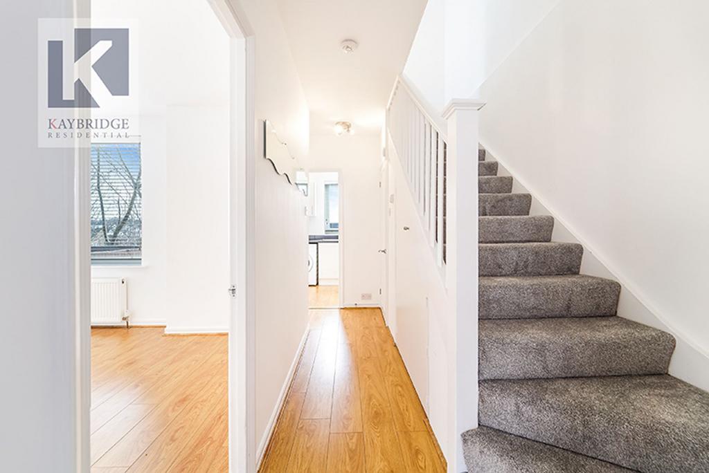 Stoneleigh Broadway KT17 2 HS