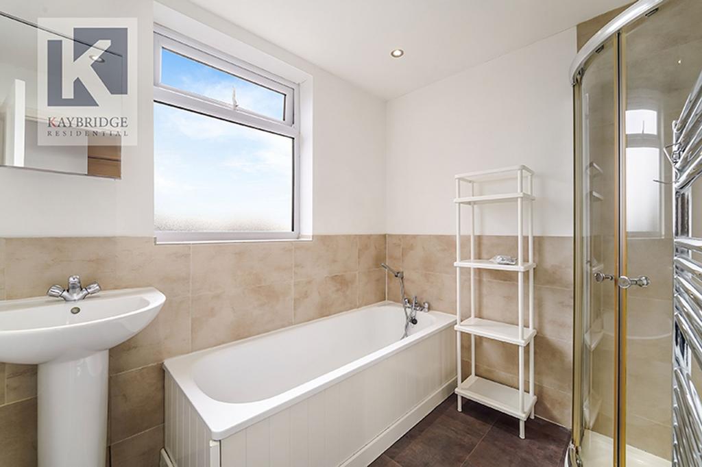 Stoneleigh Broadway KT17 2 HS