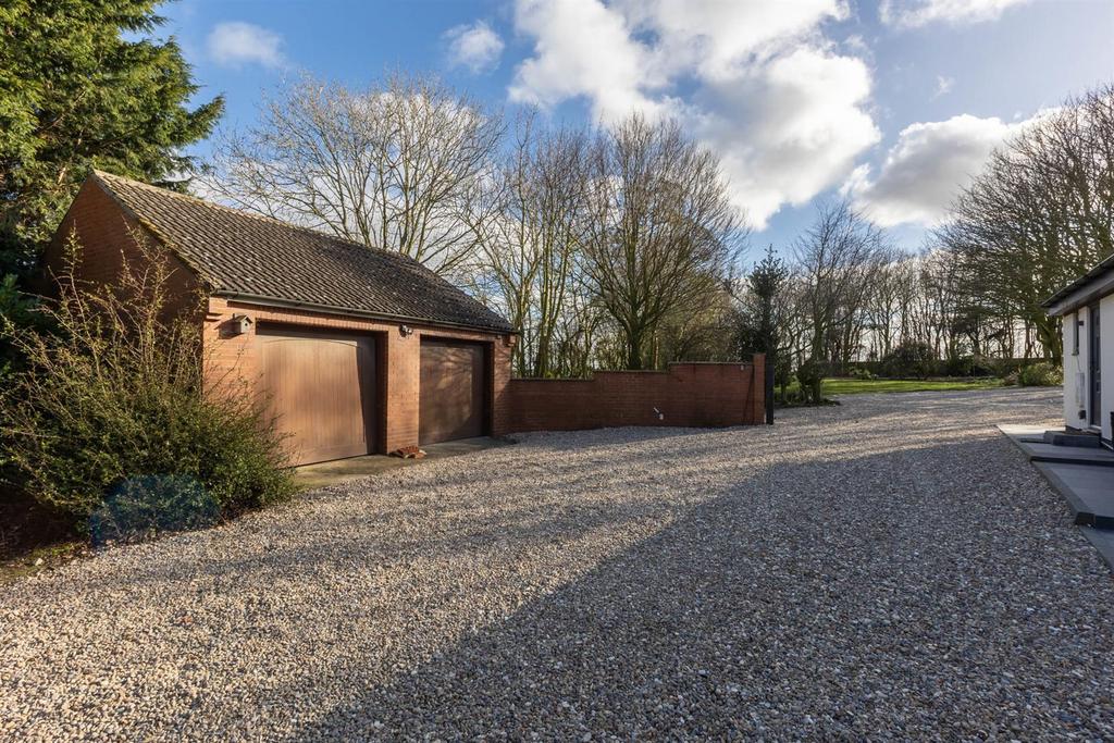 Garage & Parking