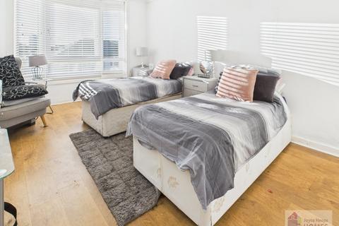 103 Ardmay Crescent, Glasgow, G44 4PT