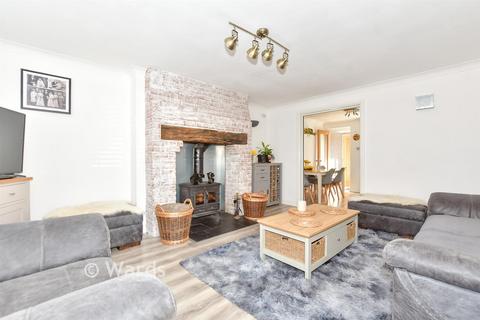 3 bedroom end of terrace house for sale, The Street, Newington, Folkestone, Kent
