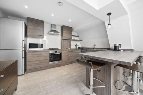 4 bedroom flat to rent, Camden Road, Holloway, London