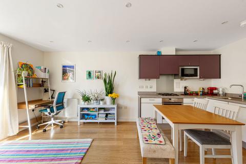Flat 3, 39 Ravine Grove, London, SE18 2ND