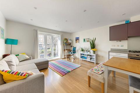 Flat 3, 39 Ravine Grove, London, SE18 2ND