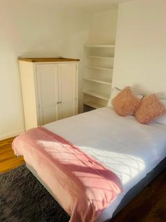 1 bedroom in a house share to rent, Raynton Drive, Hayes UB4