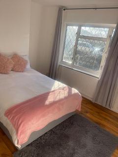 1 bedroom in a house share to rent, Raynton Drive, Hayes UB4