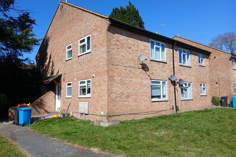 2 bedroom flat to rent, Littlemead Close, Poole BH17