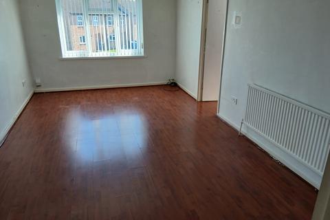 2 bedroom flat to rent, Littlemead Close, Poole BH17