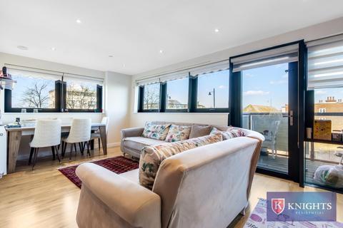 2 bedroom flat for sale, Pinnacle House, 6A Colman Parade, Southbury Road, Enfield, EN1