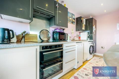 2 bedroom flat for sale, Pinnacle House, 6A Colman Parade, Southbury Road, Enfield, EN1