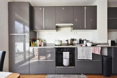 3 bedroom terraced house for sale, Darwin Road, London