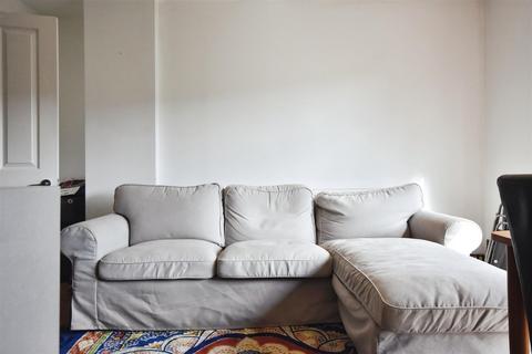 3 bedroom terraced house for sale, Darwin Road, London