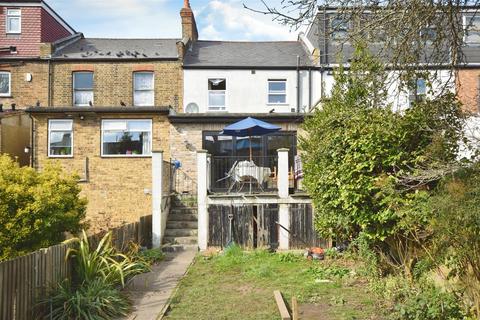 3 bedroom terraced house for sale, Darwin Road, London