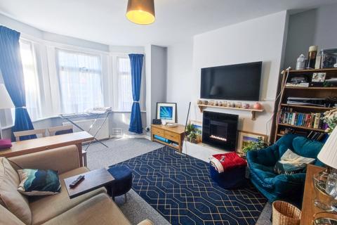 2 bedroom flat for sale, Griffin Road, Plumstead, London, SE18