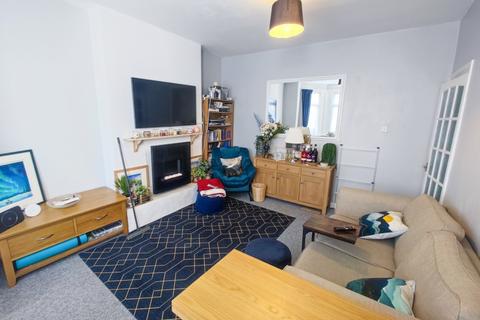 2 bedroom flat for sale, Griffin Road, Plumstead, London, SE18