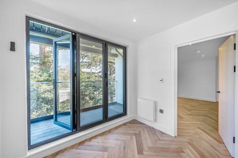 undefined, Weybridge, Surrey, KT13