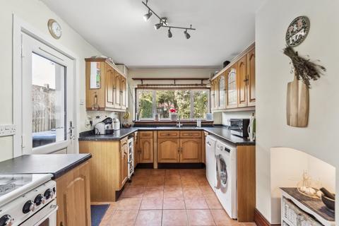 3 bedroom cottage for sale, Park Road, Farnham Royal SL2