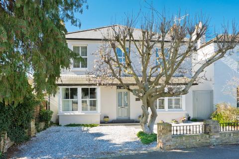 4 Manor Road, East Molesey, KT8 9JX