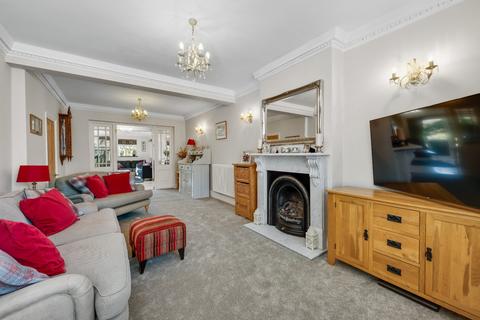 4 Manor Road, East Molesey, KT8 9JX