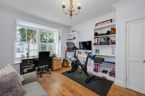 4 Manor Road, East Molesey, KT8 9JX