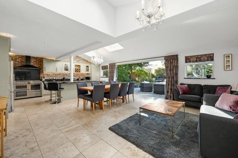 4 Manor Road, East Molesey, KT8 9JX