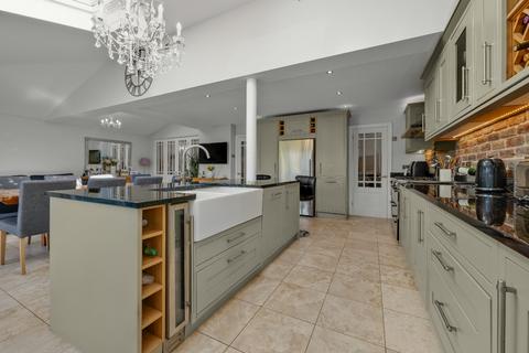 4 Manor Road, East Molesey, KT8 9JX