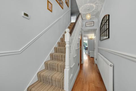 4 Manor Road, East Molesey, KT8 9JX