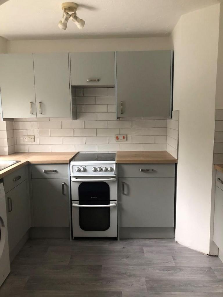 Kitchen 2.jpg
