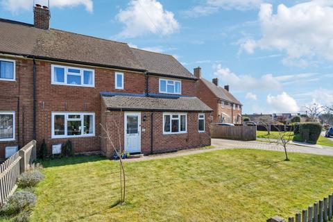 40 Bernard Close, Cuddington, Aylesbury, HP18 0AJ