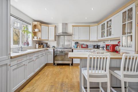 40 Bernard Close, Cuddington, Aylesbury, HP18 0AJ