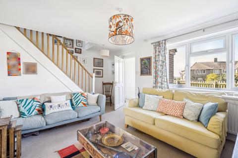 40 Bernard Close, Cuddington, Aylesbury, HP18 0AJ
