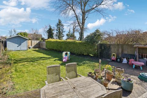 40 Bernard Close, Cuddington, Aylesbury, HP18 0AJ