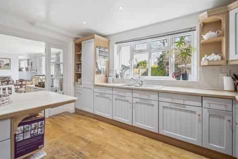 40 Bernard Close, Cuddington, Aylesbury, HP18 0AJ