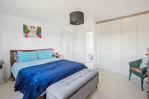 40 Bernard Close, Cuddington, Aylesbury, HP18 0AJ