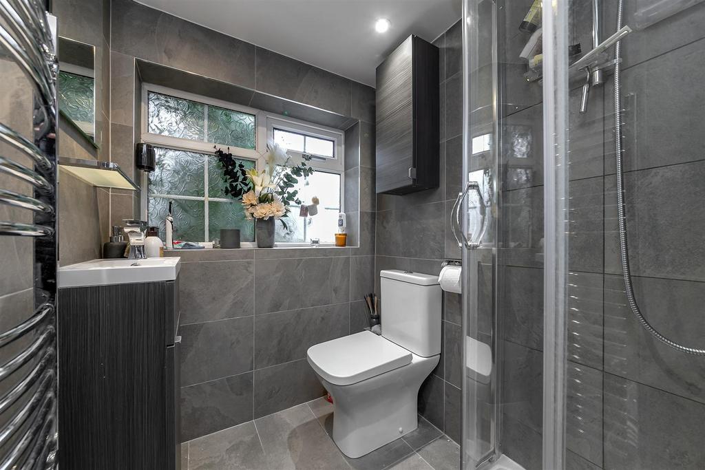 11 Fanshawe Crescent-8.jpg