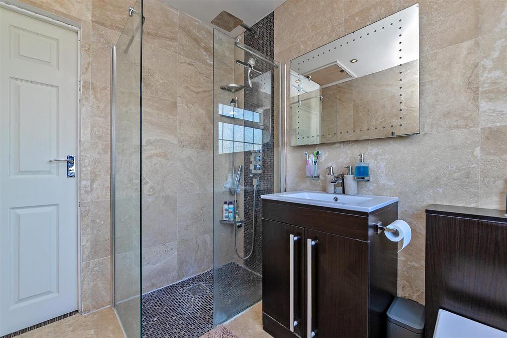 11 Fanshawe Crescent-26.jpg