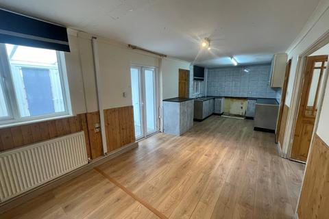 40 Barnhurst Lane, Wolverhampton, WV8 1XB