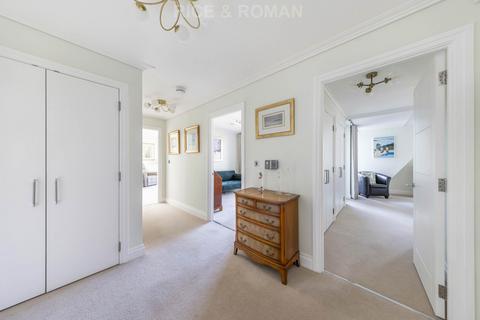 2 bedroom retirement property for sale, Pembroke Court, Marshall Walk, Egham TW20