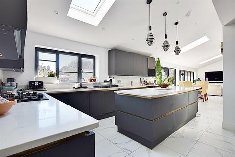 5 bedroom detached house for sale, Cooden, Bexhill-On-Sea