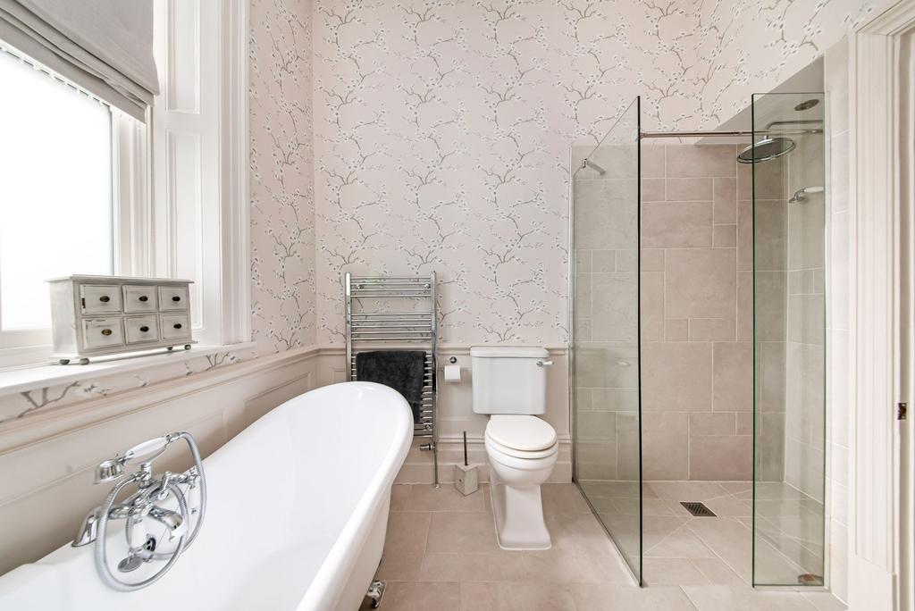 Bedroom one en suite