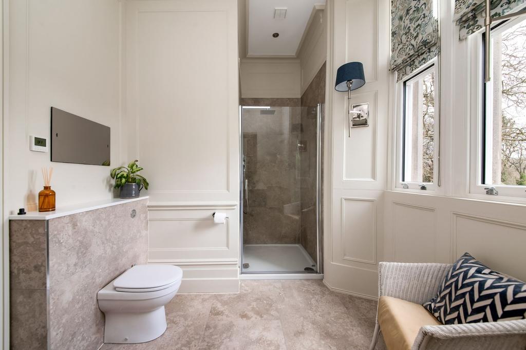 Secondary en suite to bedroom one