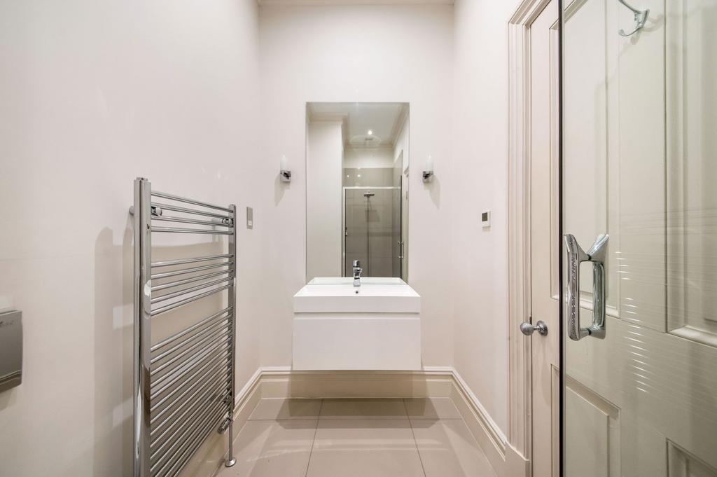 Bedroom four en suite