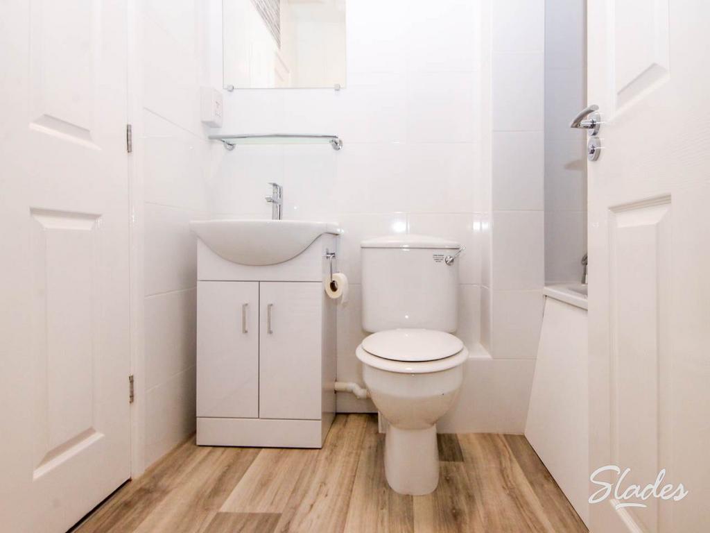 8 apex bathroom -2
