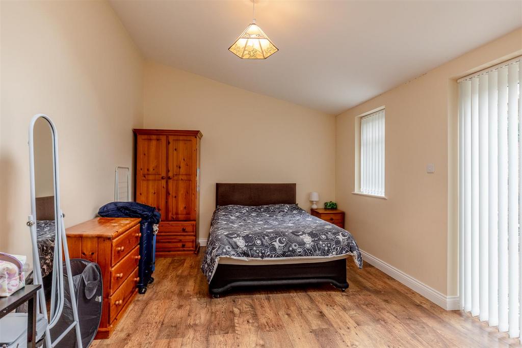 Linden Road, Westbury Park Bed 6.jpg