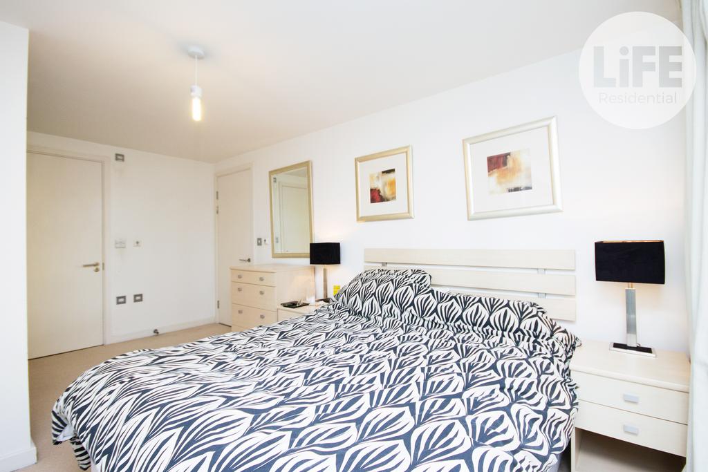 Master Bedroom (2)