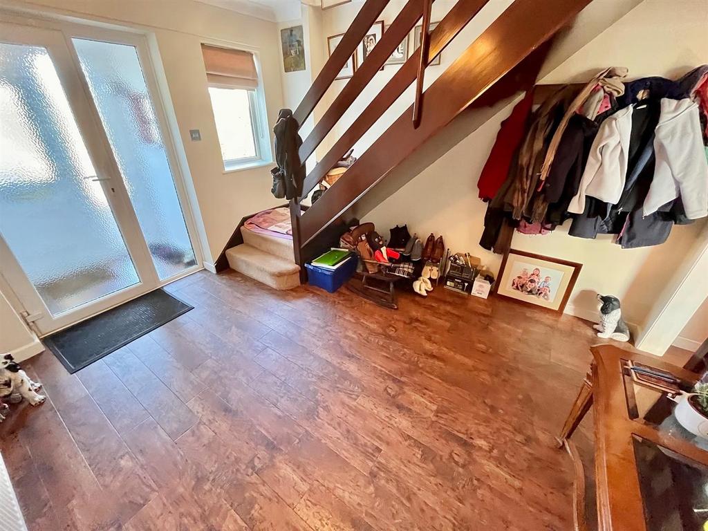 Entrance Hall/Study Area