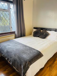 1 bedroom in a house share to rent, Raynton Drive, Hayes UB4